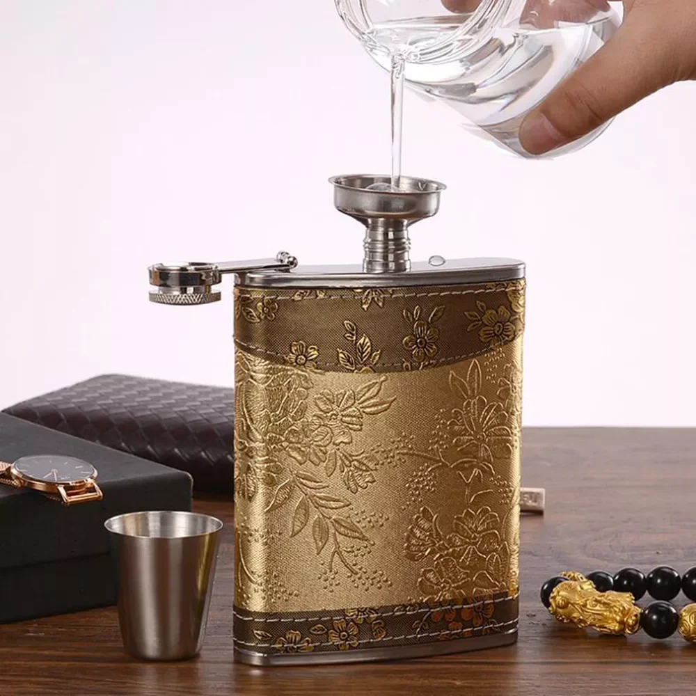 

New in Steel Hip Flask Set 8oz Flask for Alcohol Portable Outdoor Travel On Foot White Spirit Wine Pot Bottle + Funnel + Cup