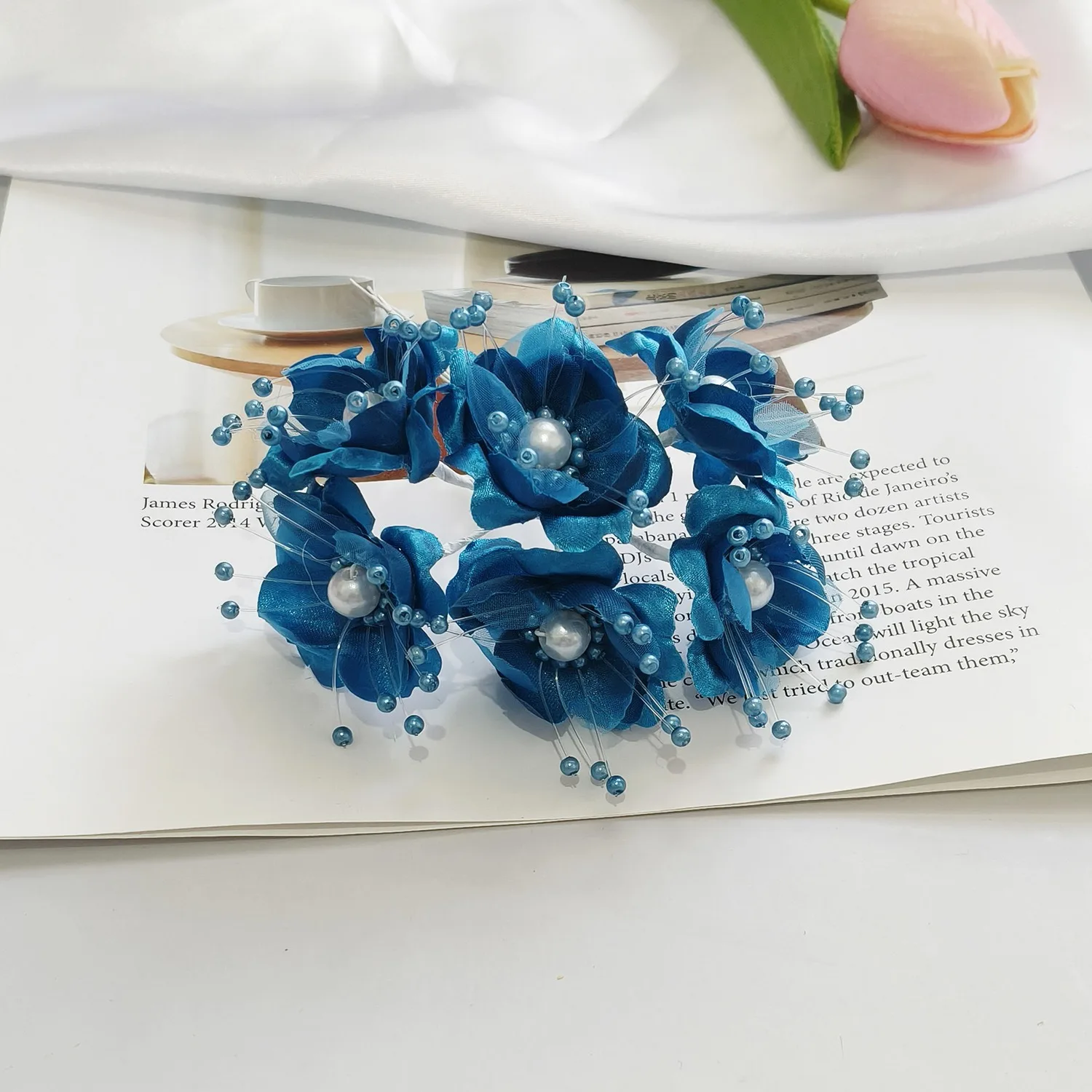 

Искусственные цветы шелк Сакура 6 шт.