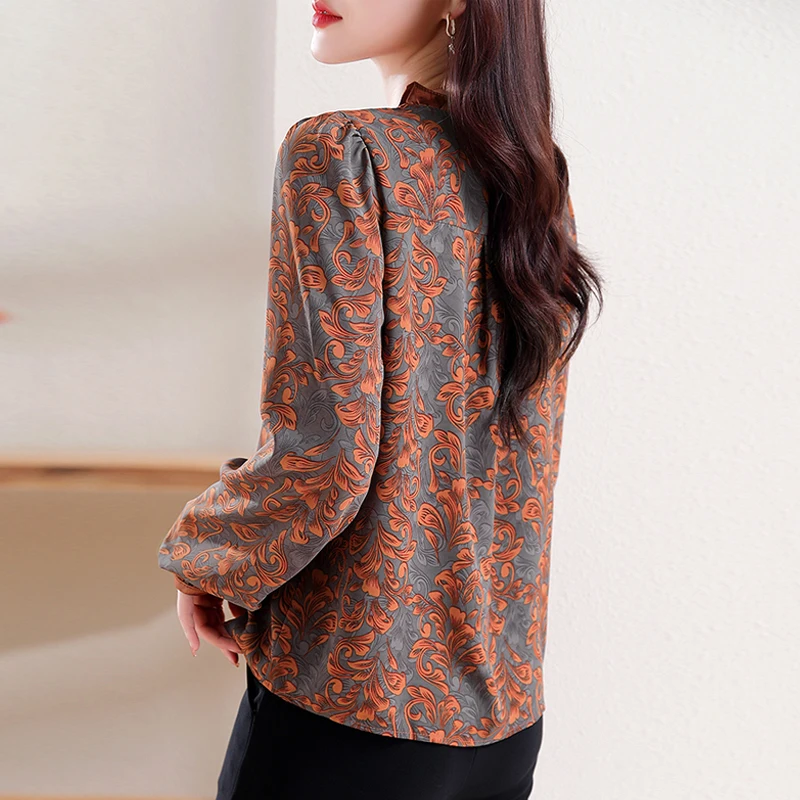 Женская блузка с оборками и воротником в стиле ретро