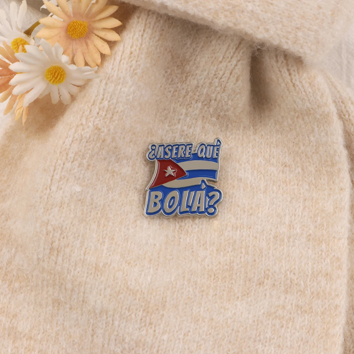 Металлическая эмалированная булавка с кубинским государственным флагом для