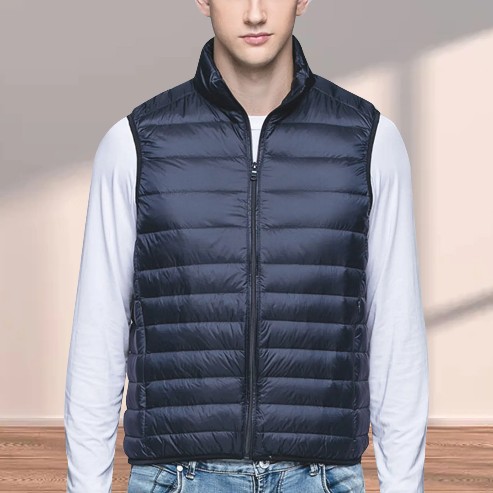 Мужской легкий жилет с подкладкой воротник-стойка теплый на молнии однотонные