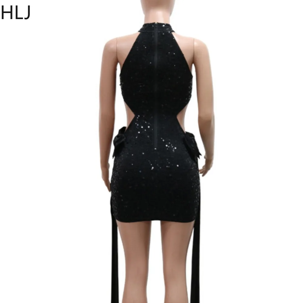 Женское облегающее мини-платье с блестками на бретелях
