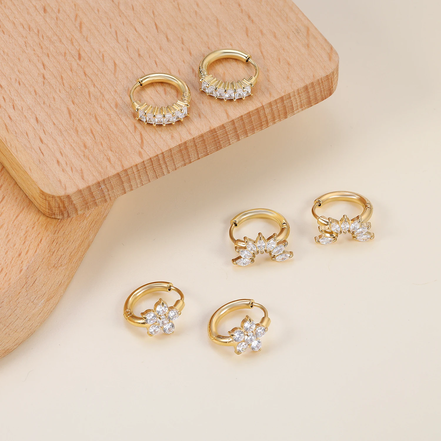 Серьги-гвоздики из нержавеющей стали с покрытием 14-каратного золота маленькие