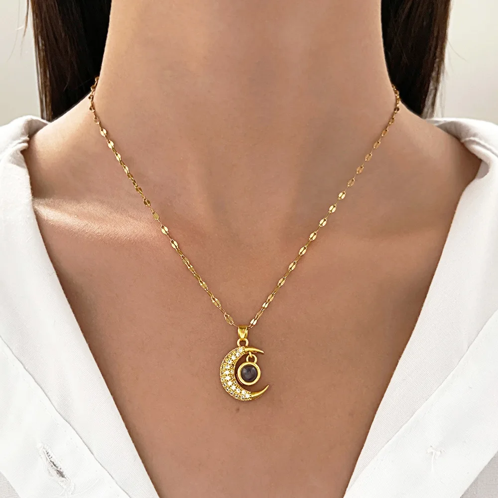 

Cross-border Hot-selling Diamond-encrusted Moon Projection Necklace Female Fashion Temperament Net Red Ladies Collarbone Chain