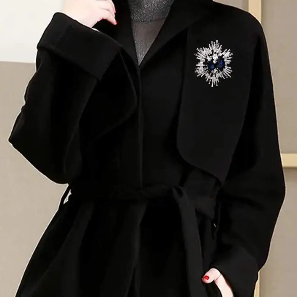 

Niche Design Corsage Crystal Long Suit Rhinestone Alloy Women Brooch Vintage Brooch Clothing Accessory Fashion Jewelry