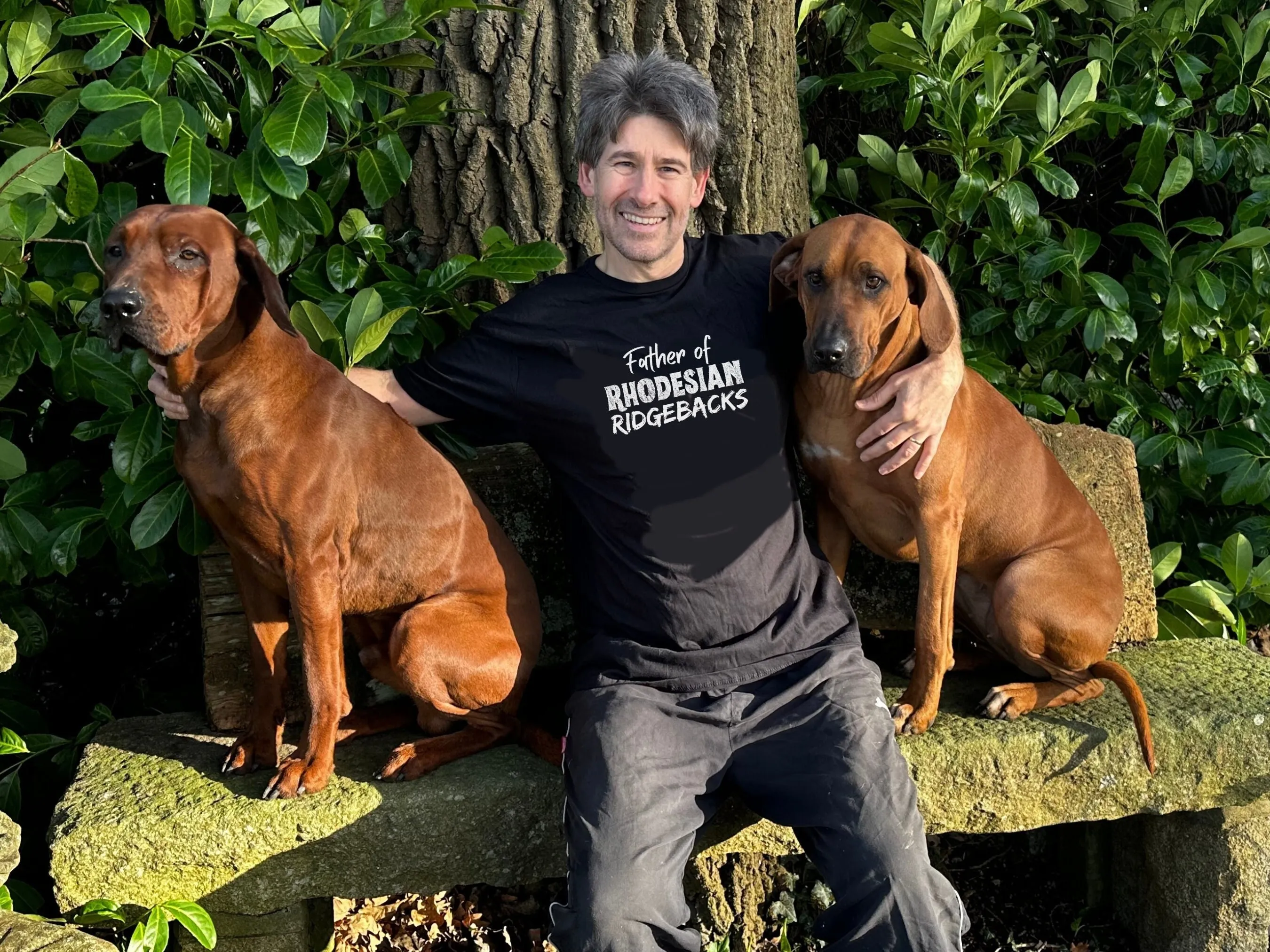 Футболка с надписью &quotотец Родезия&quot отличный подарок для владельцев собак