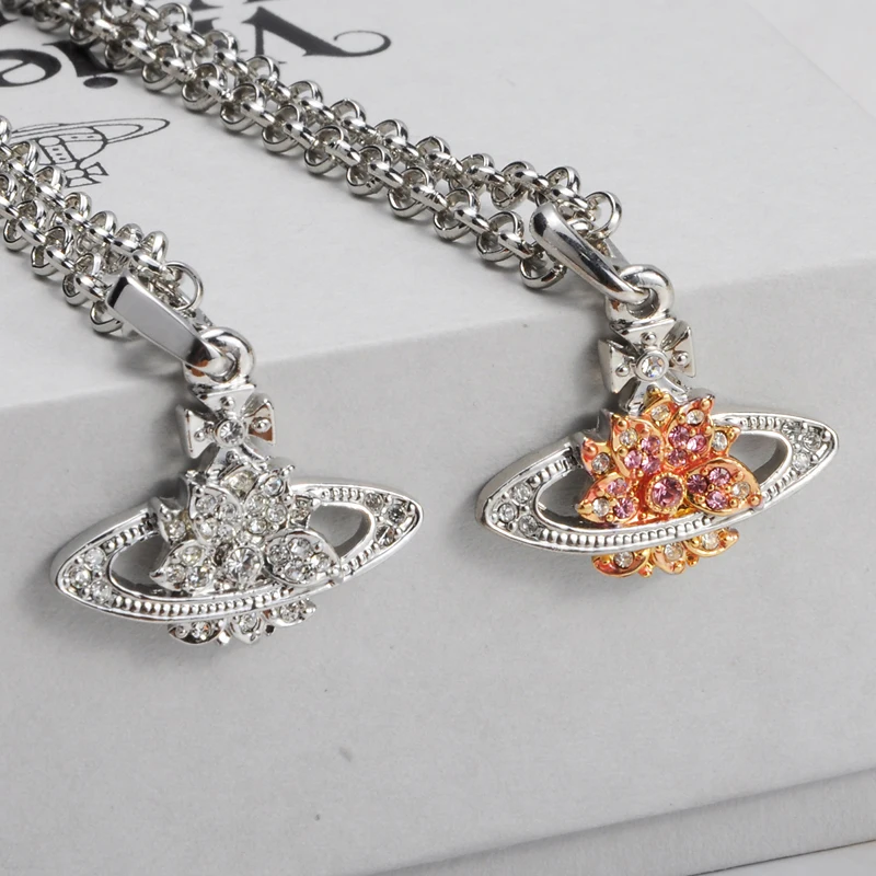 

Цепочка с подвеской в виде планеты, оранжевого и белого циркона