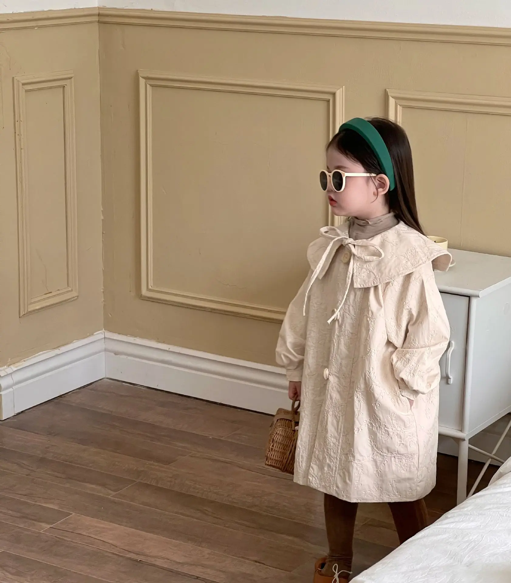 

Длинная однобортная однотонная верхняя одежда для девочек с круглым вырезом и рукавами 2022, современный детский тренчкот до колена, осенняя ...