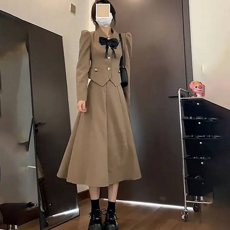 

Женский офисный блейзер с юбкой, костюм из 2 предметов, коричневая облегающая однобортная куртка на пуговицах с бантом и длинным рукавом, юбка-трапеция с высокой талией, весна 2023