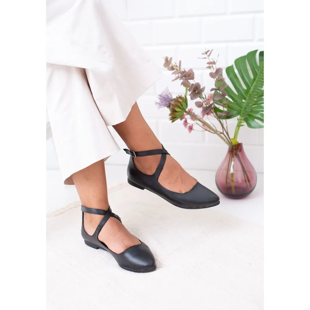 

Черная кожаная балерина Dorlie с застежкой на запястье