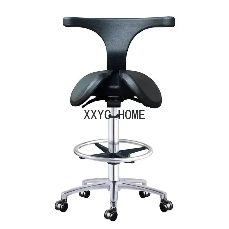 Задний столбик с эргономичным многоуровневым регулировщиком