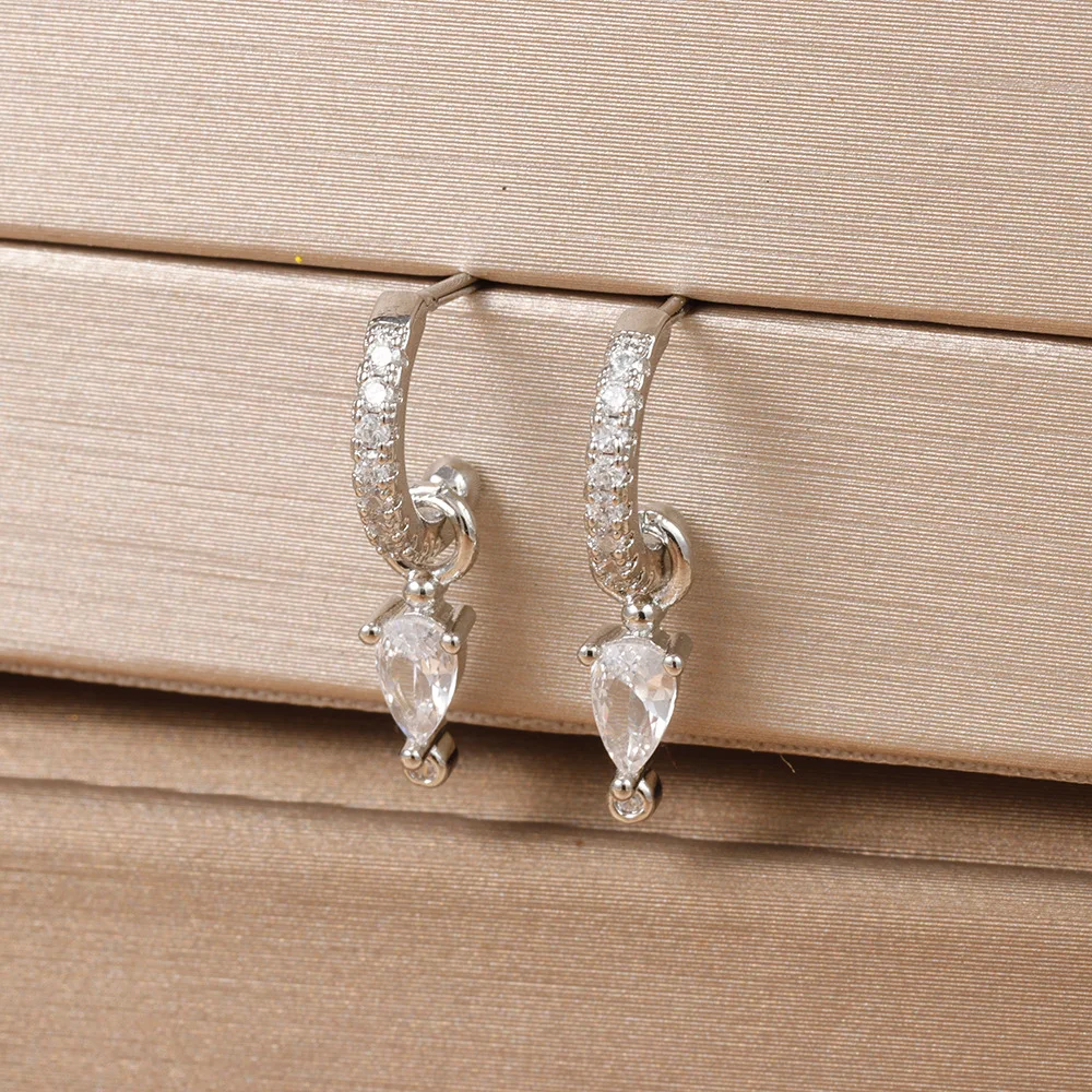 Серьги-кольца женские круглые в минималистическом стиле стильные циркониевые