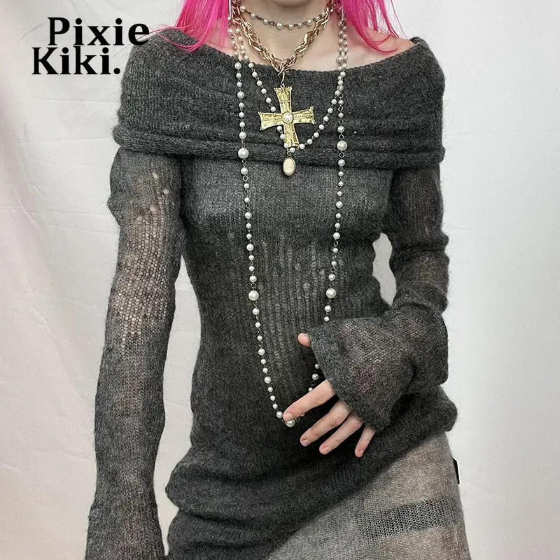 

Трикотажное платье-свитер с открытыми плечами и длинным рукавом