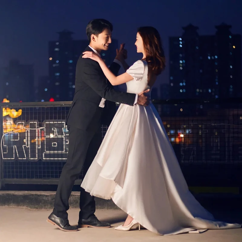 

Женское атласное платье с открытой спиной, простое бальное платье с квадратным вырезом, оборками и открытой спиной, свадебное платье