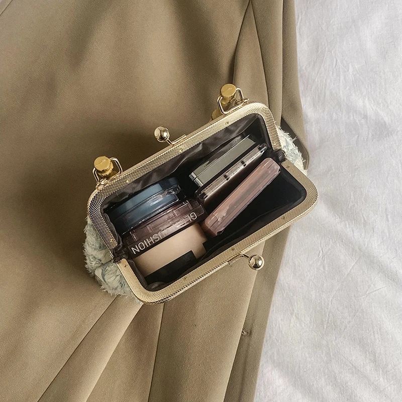 Женская сумочка на цепочке с принтом в виде бабочек