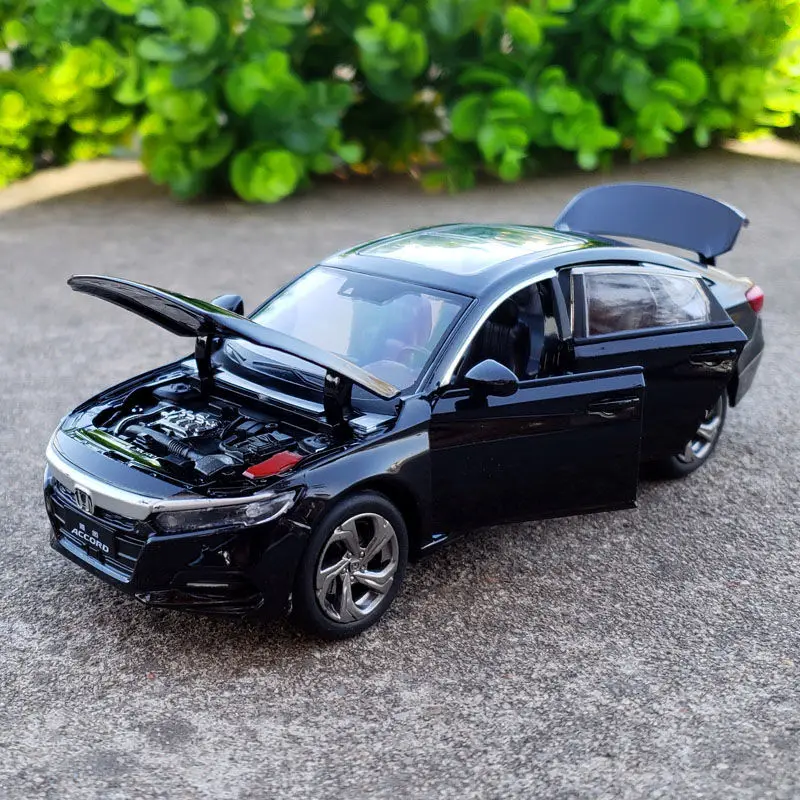 Модель 1:32 Honda Accord литья под давлением автомобиль со звуком и светом детская