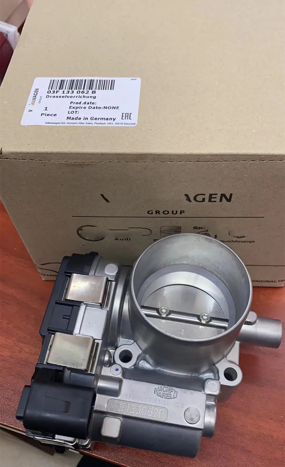 

Сделано в Германии, новый корпус дроссельной заслонки с Электронным Приводом 03F133062B V10810086 для VW Jetta 1,4 13-16