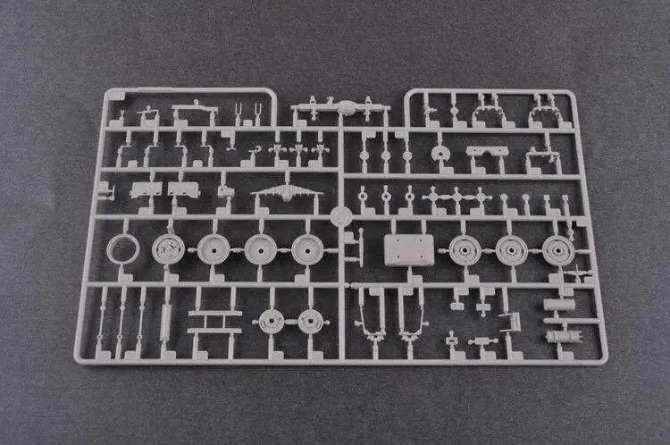 Трубач 1/35 01032 Русский 9П138 Град-1 на Zil-131 Модельный комплект