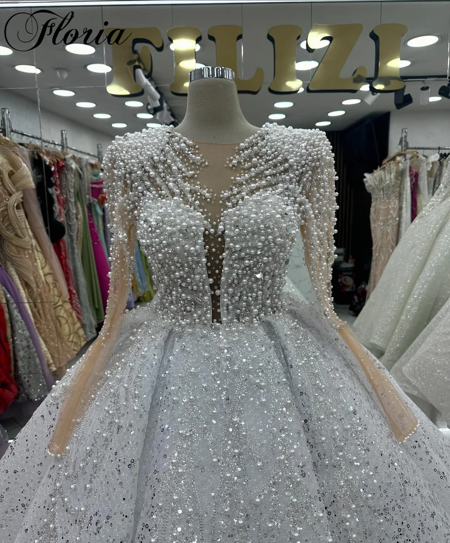 2025 Новые элегантные свадебные платья с жемчугом и длинными рукавами часовни для