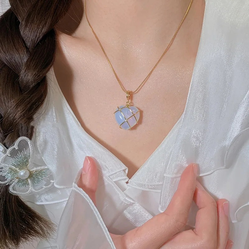 

New Bohemian Exquisite Heart Shaped Opal Pendant Necklace Girl Heart Pink Semi-Precious Stone Necklace for Women Fashion Jewelry