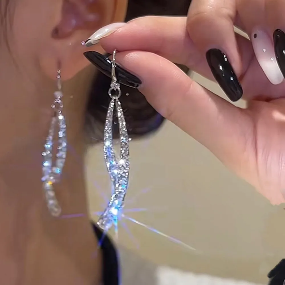 

2022New Trendy Design Full Of Rhinestones Cross Tassel Ear Hooks Simple Personality Earrings Women Party Jewelry Beautiful Gifts