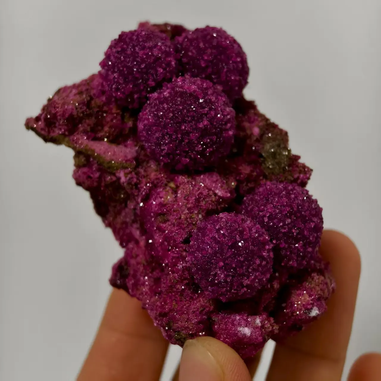 

Кластеры рубинов и турмалина, хрусталь