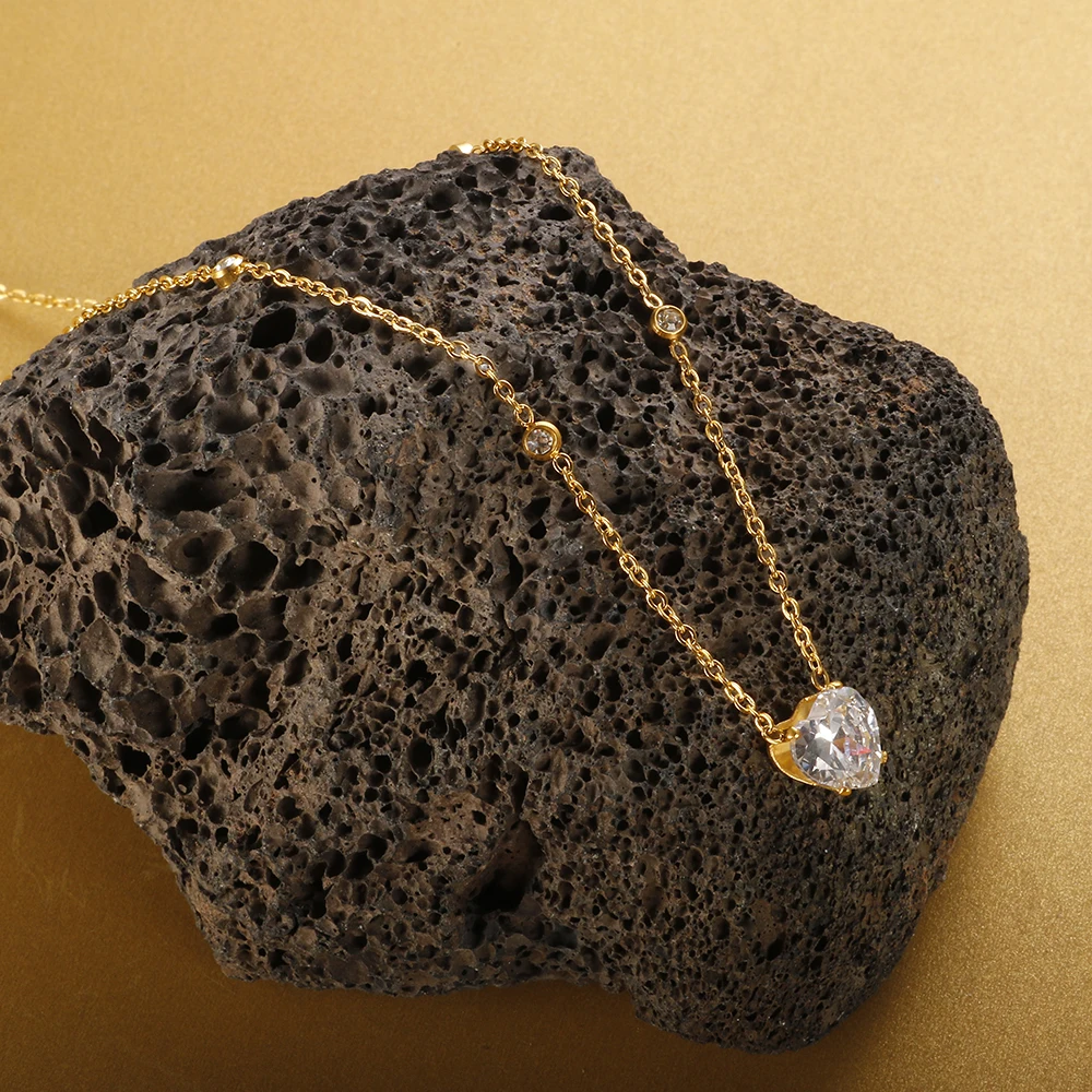 

Fashion Heart Zircon Choker Necklace For Women Shape Pendant Bohemian Personality Minimalist Charm Clavicle Jewelry Gift