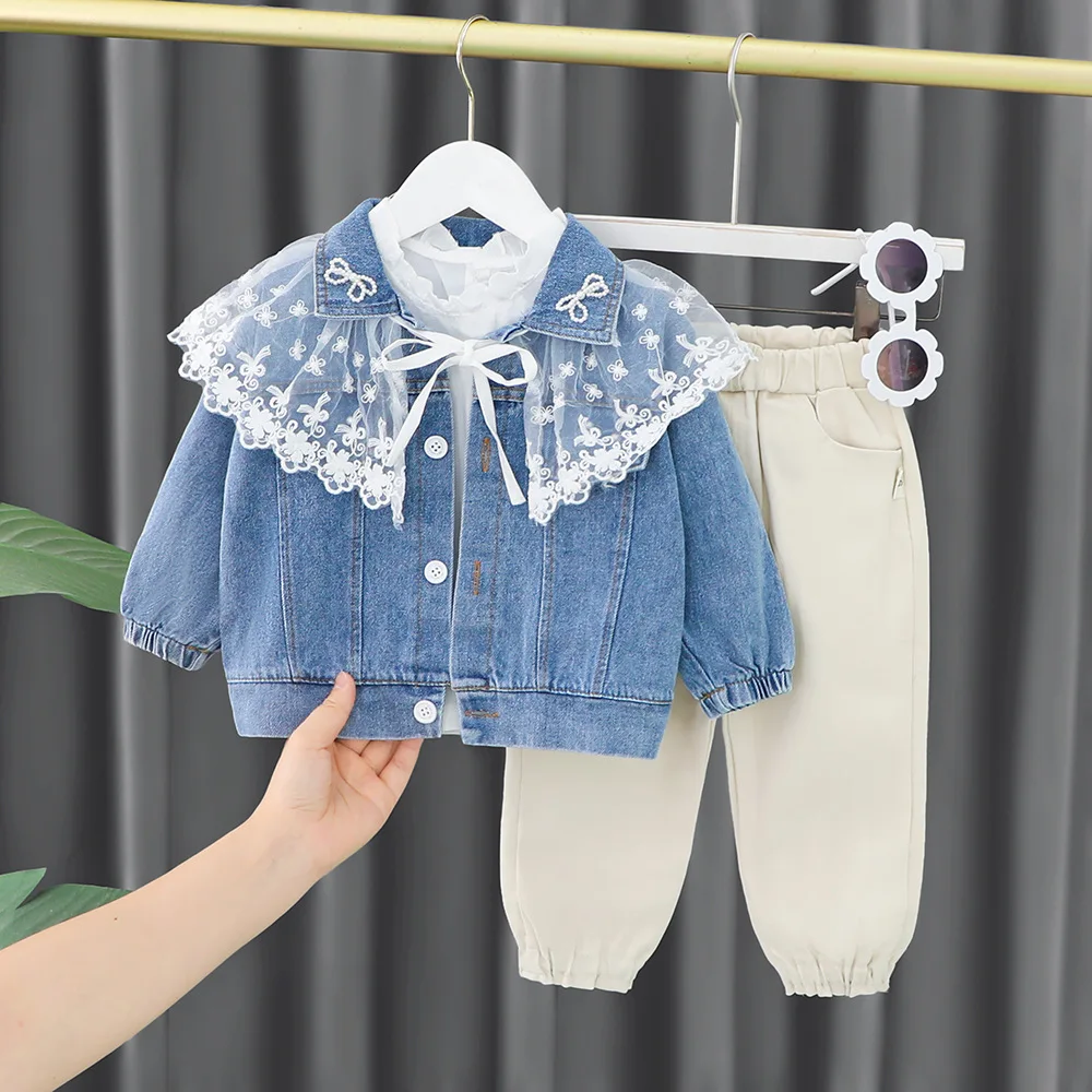 

2022 новая популярная детская одежда, комплект одежды для маленьких девочек, джинсовая куртка + свитер + брюки, 3 шт./компл., одежда для детей 1-5 л...