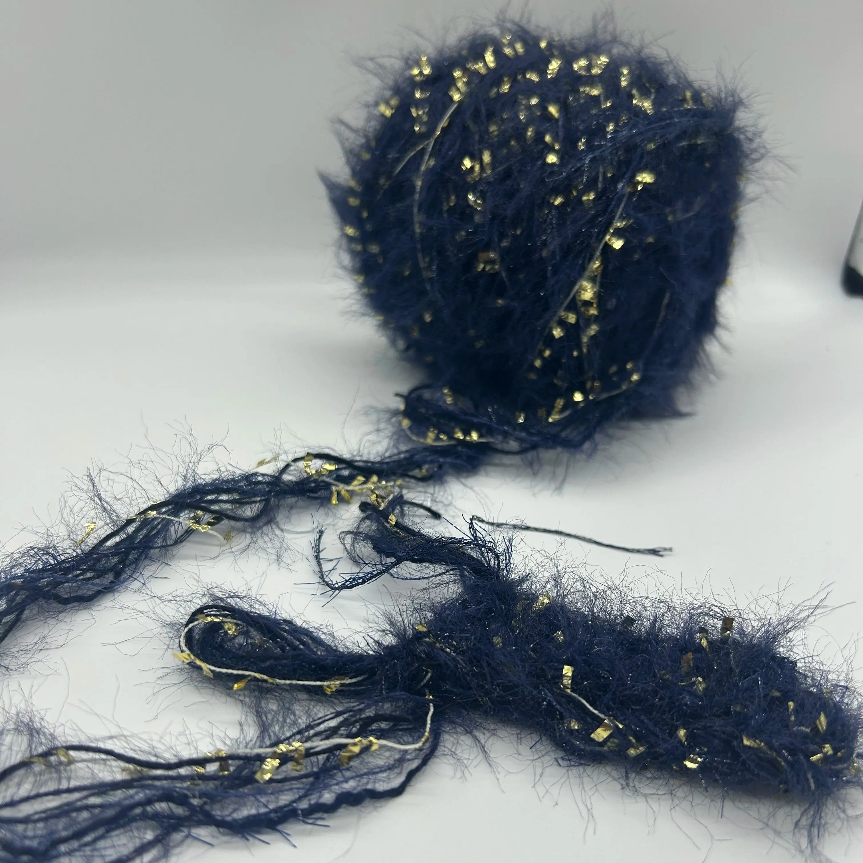 Фото Пряжа для вязания Night Sky Glitter Eyelash Crochet - темно-синяя с металлическим золотым отливом, пушистая, смесовая, 100 г, для свитеров, шарфов, рукоделия №1