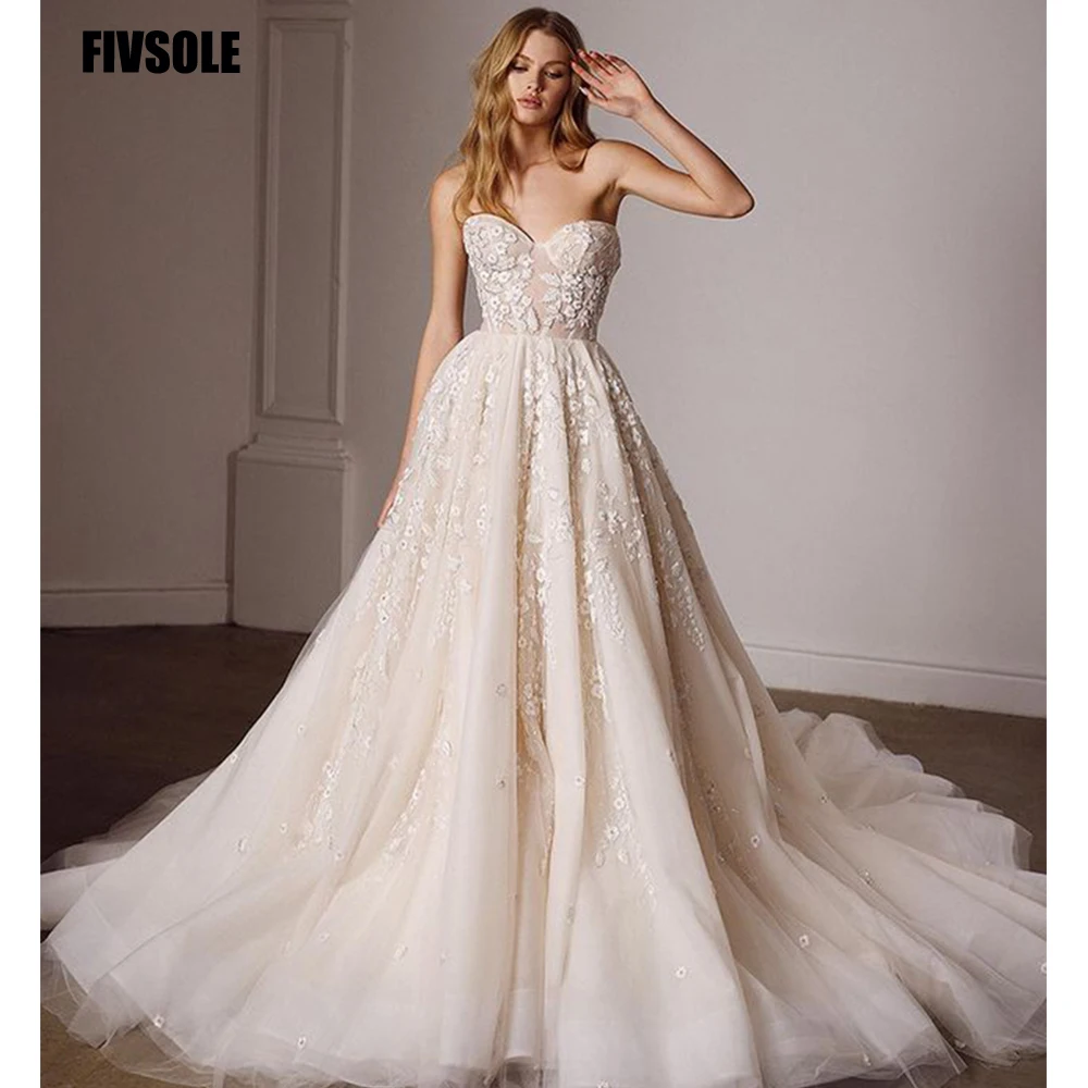 

Платье свадебное кружевное в стиле бохо, с аппликацией