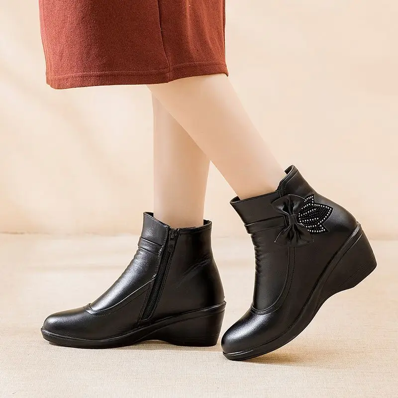 

Elegant Ladies Ankle Boots Black Leather Short Boots Winter Warm Plush Cotton Shoes Women Wedge Booties Inside Furry Mom Shoes