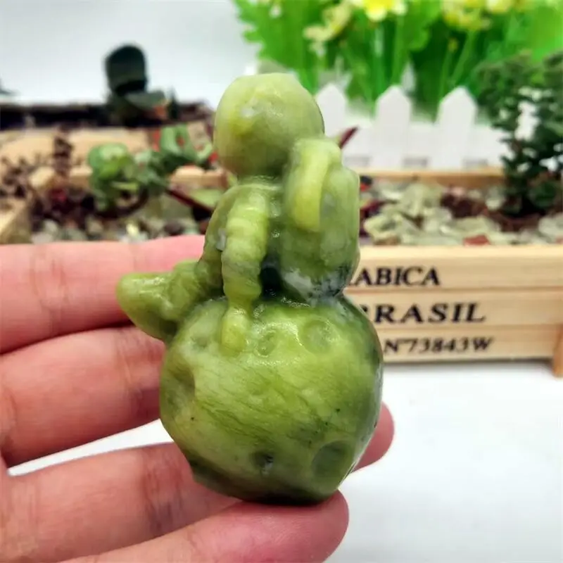

Natural Crystal Jade Spaceman Crystal Hand-Carved Stone Quartz Figurine Home Decoration Accessories 1pcs