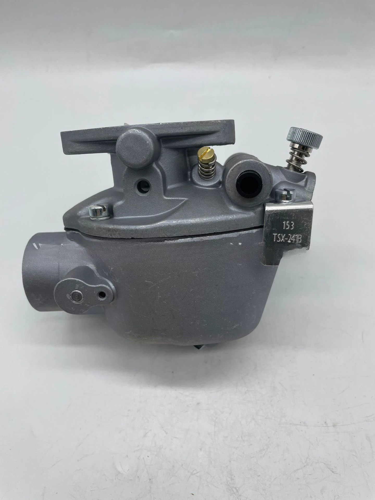 Подходит для тракторов КАРБЮРАТОР 8N9510C--HD из алюминия