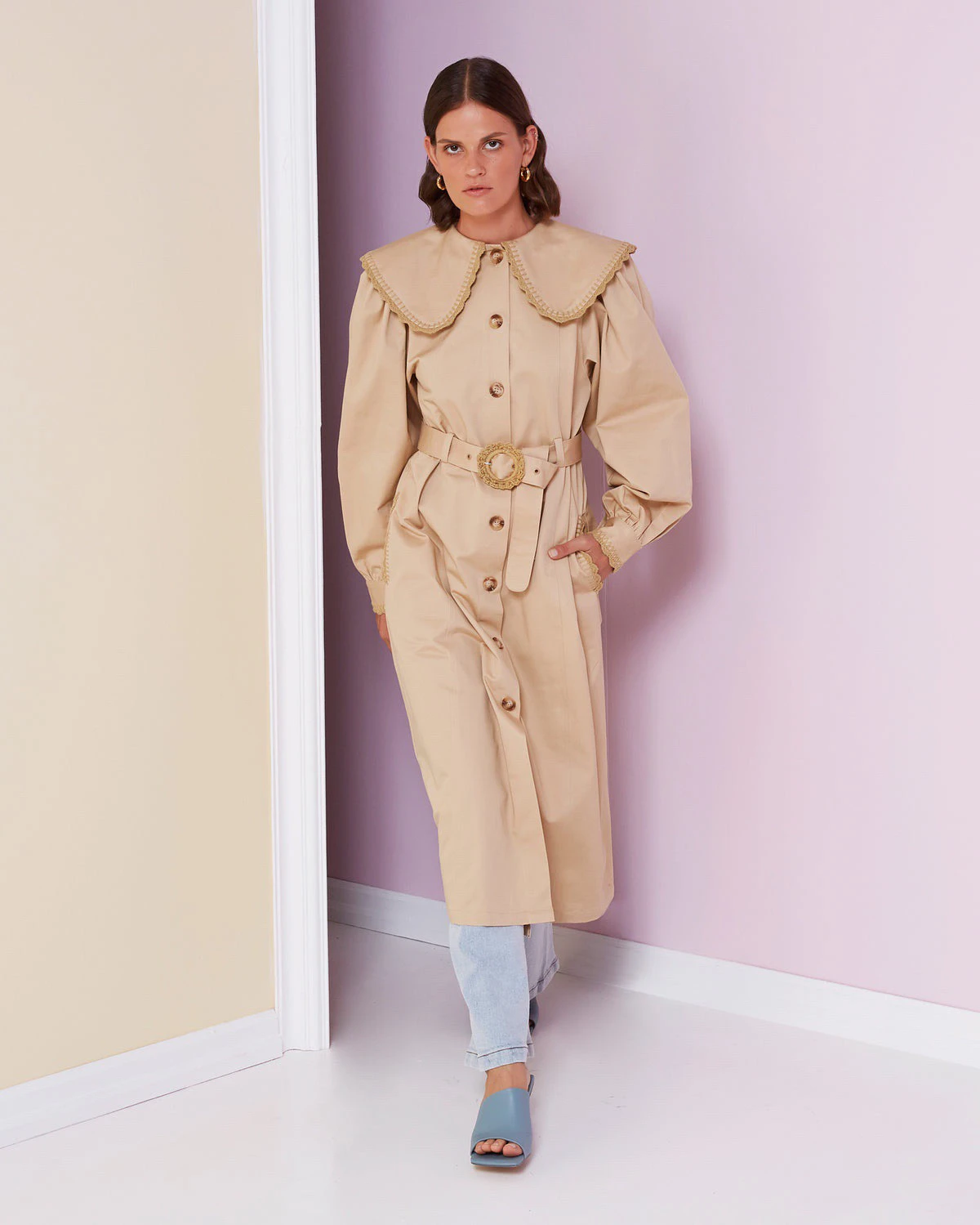 

High Quality Women Doll Collar Hand Crochet Single Breasted Maxi Long Trench Coat with Belt