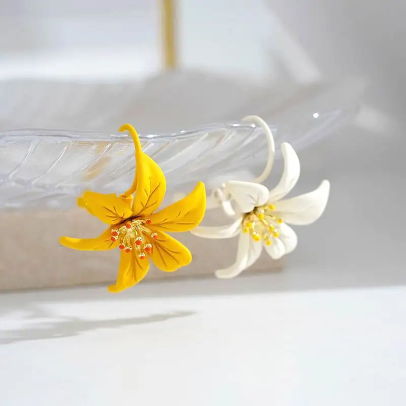 

White Yellow AB Flower Earrings For Women 2022 New Fashion Jewelry Etrendy Boho Earings Wholesale