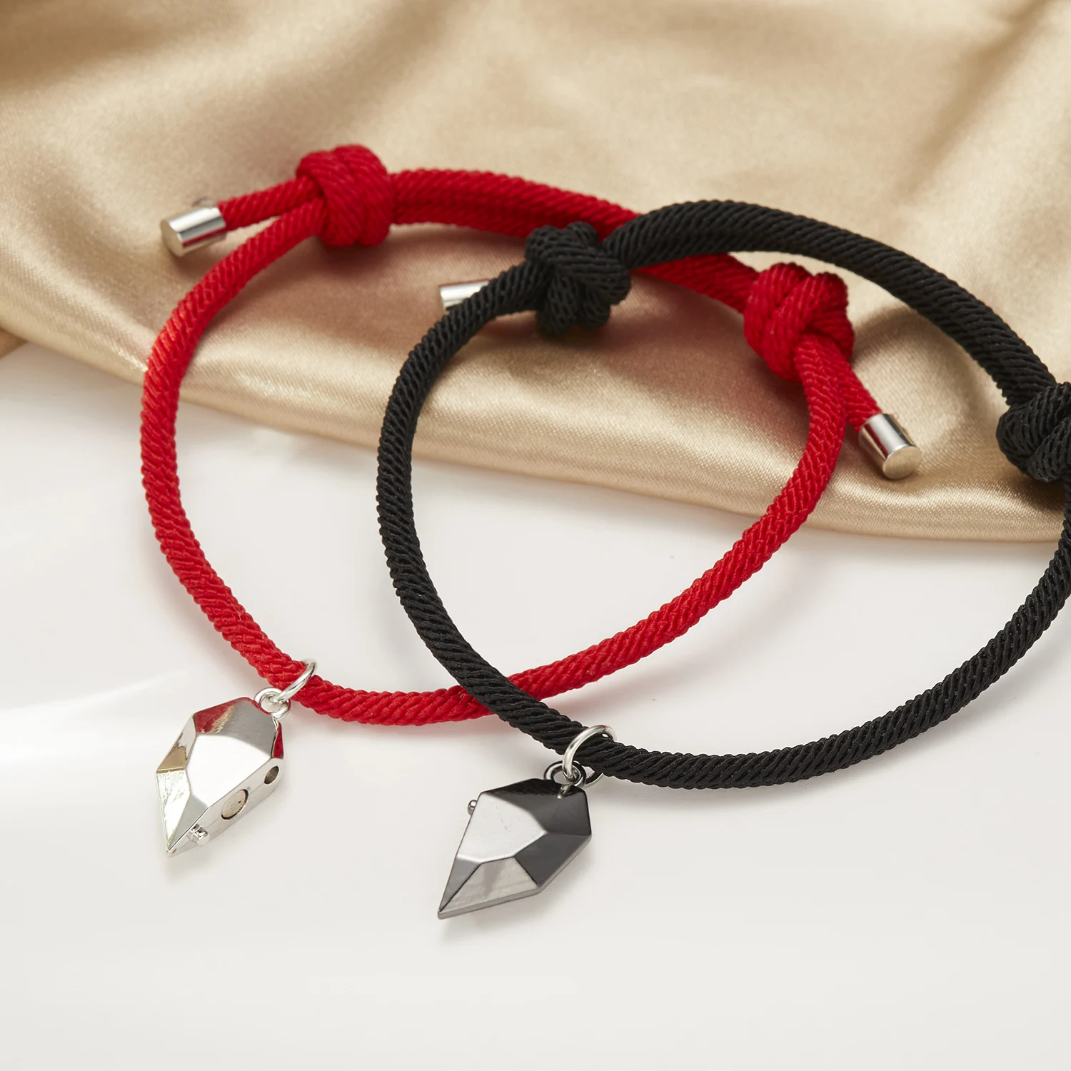 Браслеты на запястье 2 шт./компл. браслеты с магнитными вставками в виде сердца