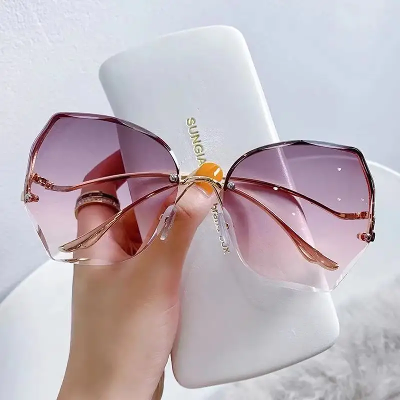 

2022 Fashion Tea Gradient Sunglasses Women Ocean Water Cut Frameless Trimmed Lens Metal Curved Temples Sun Glasses Female UV400