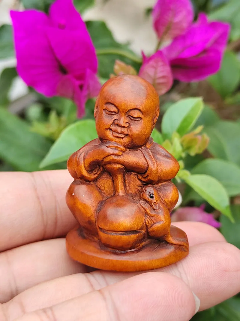 

Фигурка из самшита "Мышка и монах"