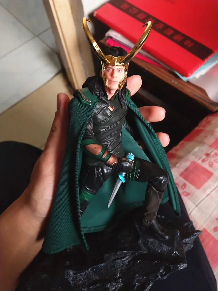 Экшн-фигурка супергероя Marvel Loki из ПВХ ограниченная серия 25 см Коллекционная