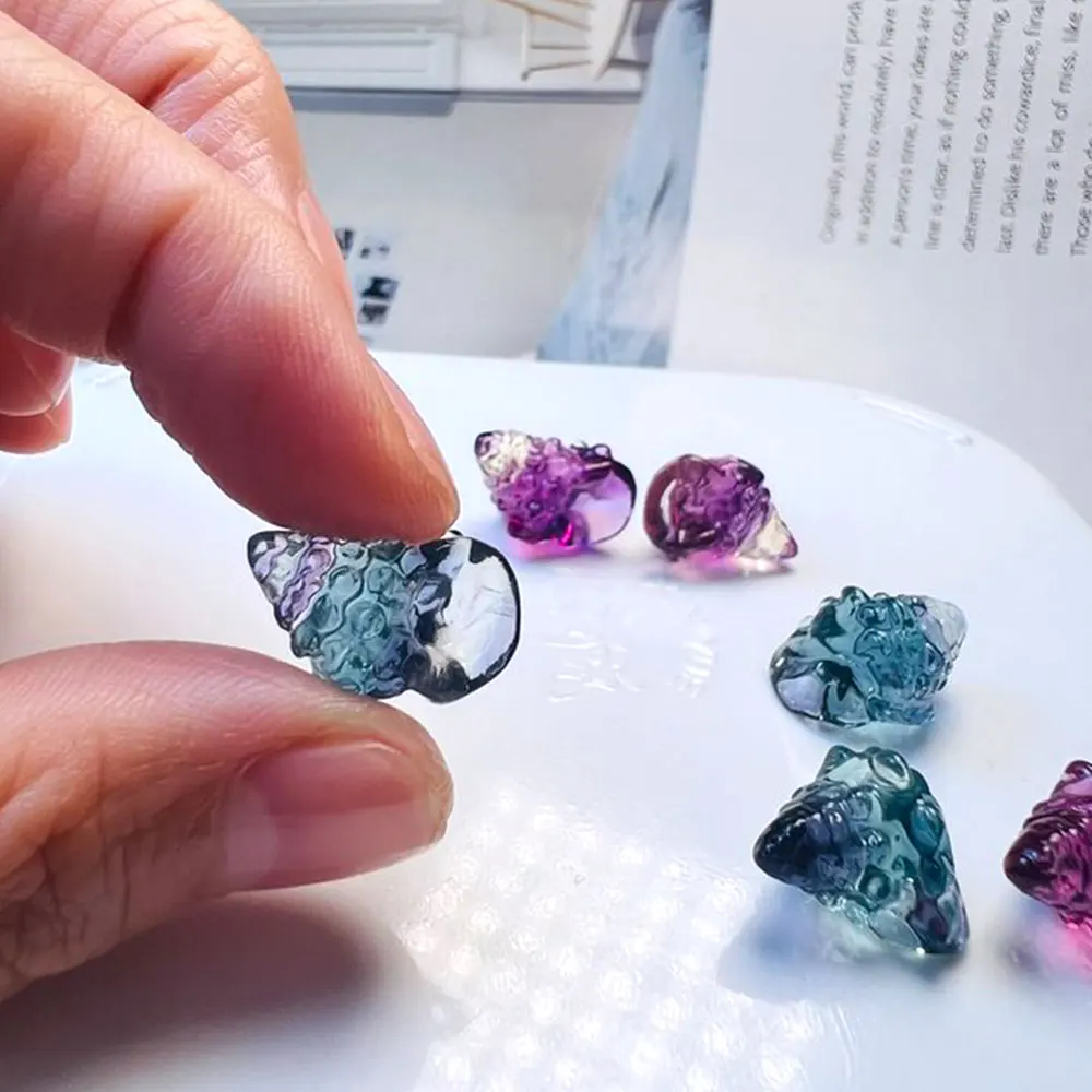 

Радужный флюорит мини-резьба из камня