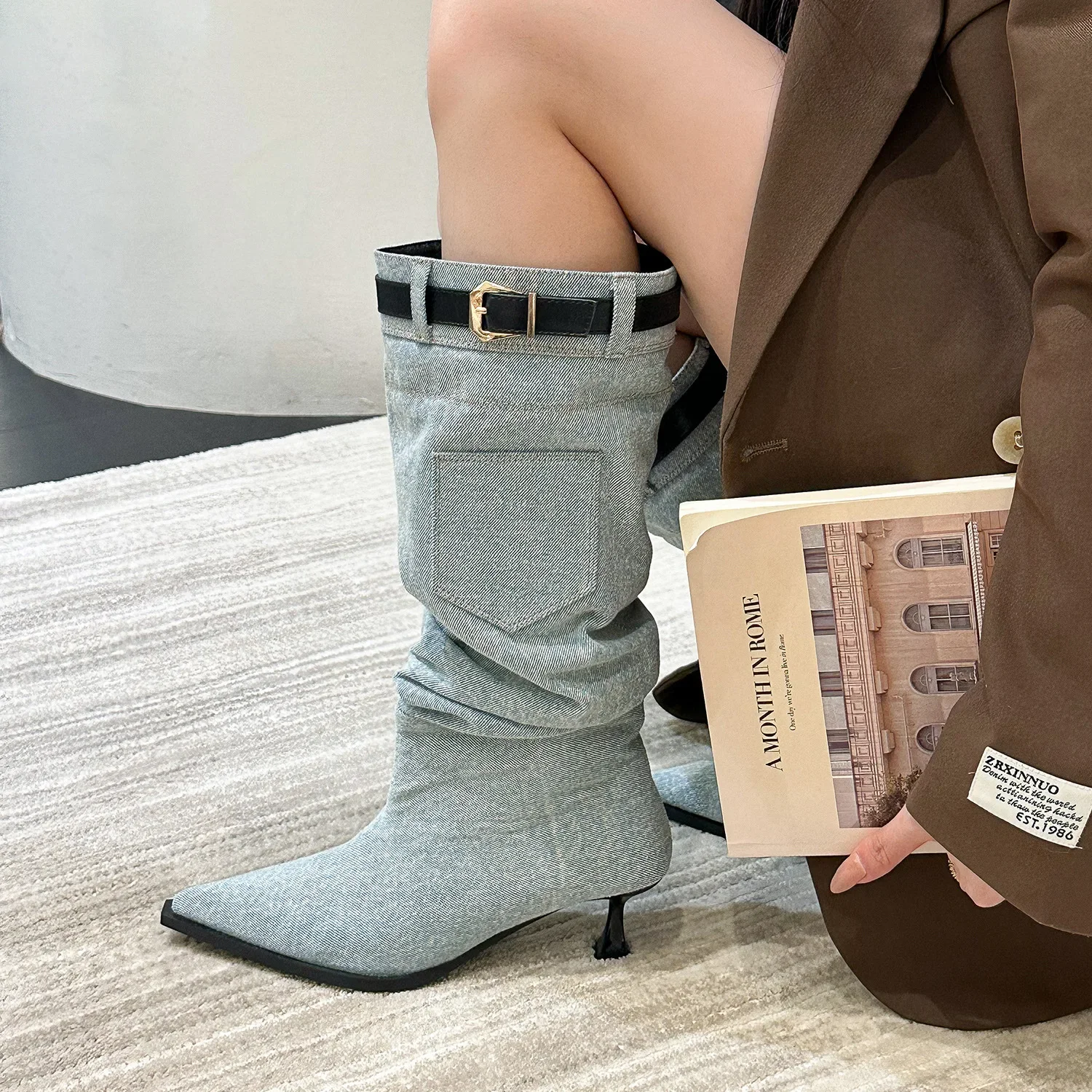 Женские джинсовые ботинки с острым носком на ремешке без застежки