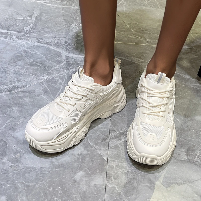 

Женские кроссовки на платформе, повседневные весенние кроссовки на толстой подошве, высокие черные или белые кроссовки на танкетке, 2022