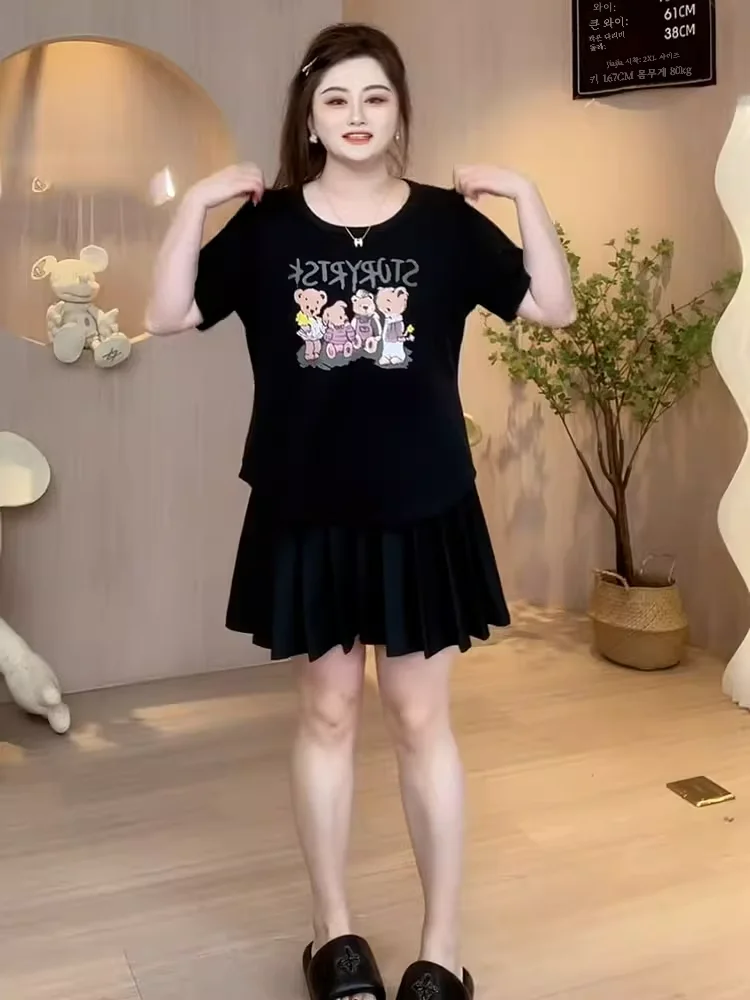 Пухлая футболка большого размера с U-образным воротником и коротким рукавом