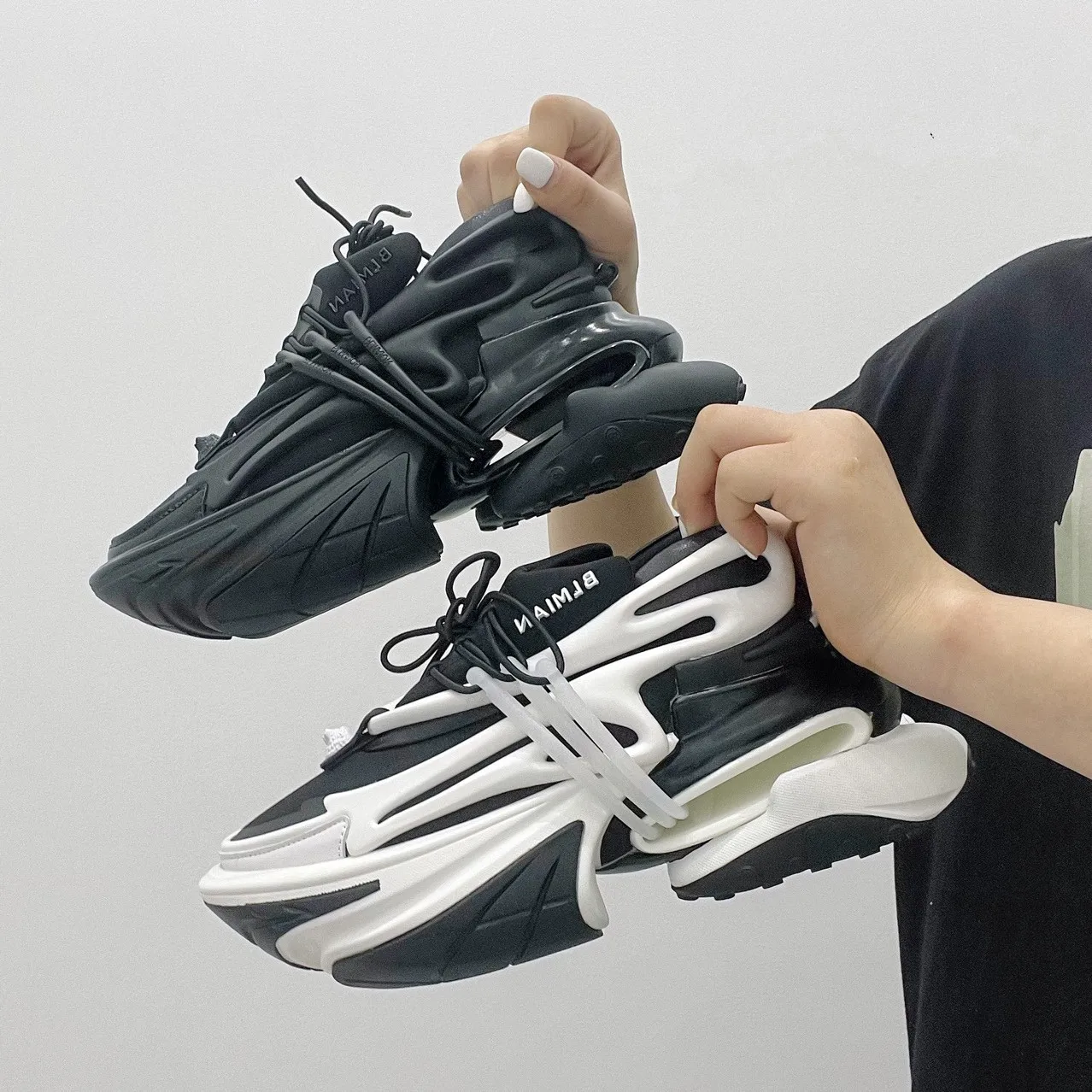 

Новинка 2023 Ранняя весна новая космическая обувь для космических кораблей повседневная спортивная обувь с увеличенной толстой подошвой жен...