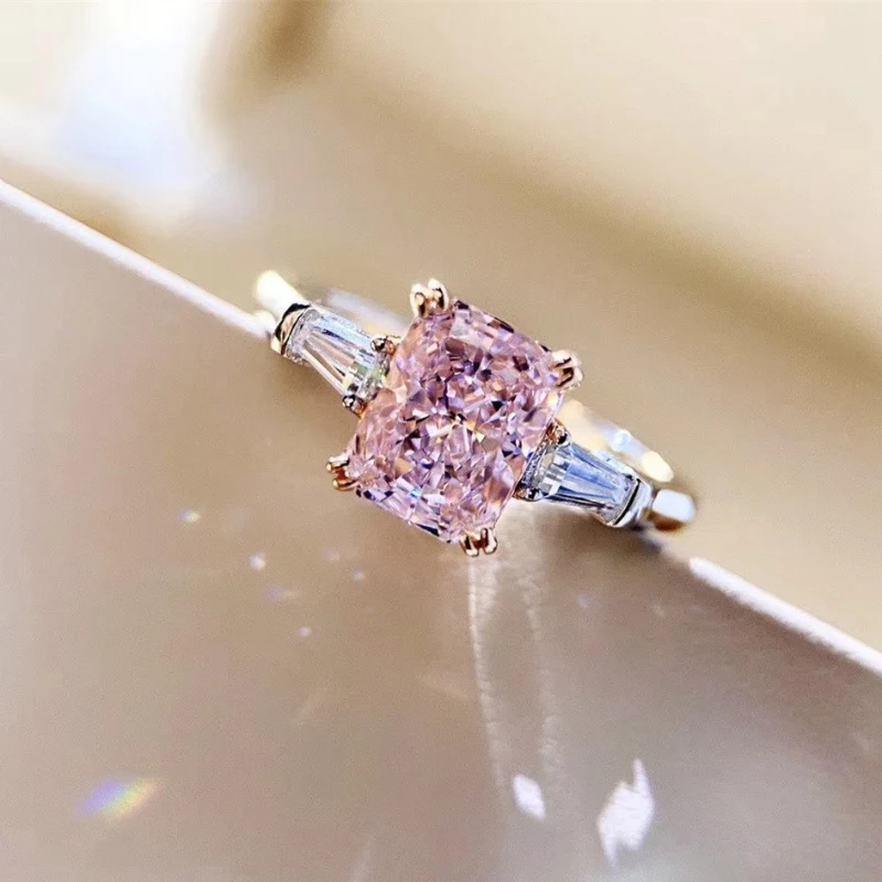 

2022 Fashion Claw Design Square Pink Crystal Zircon Rings for Women Luxury Women Wedding Jewelry Birthday Party Jewelry Gifts
