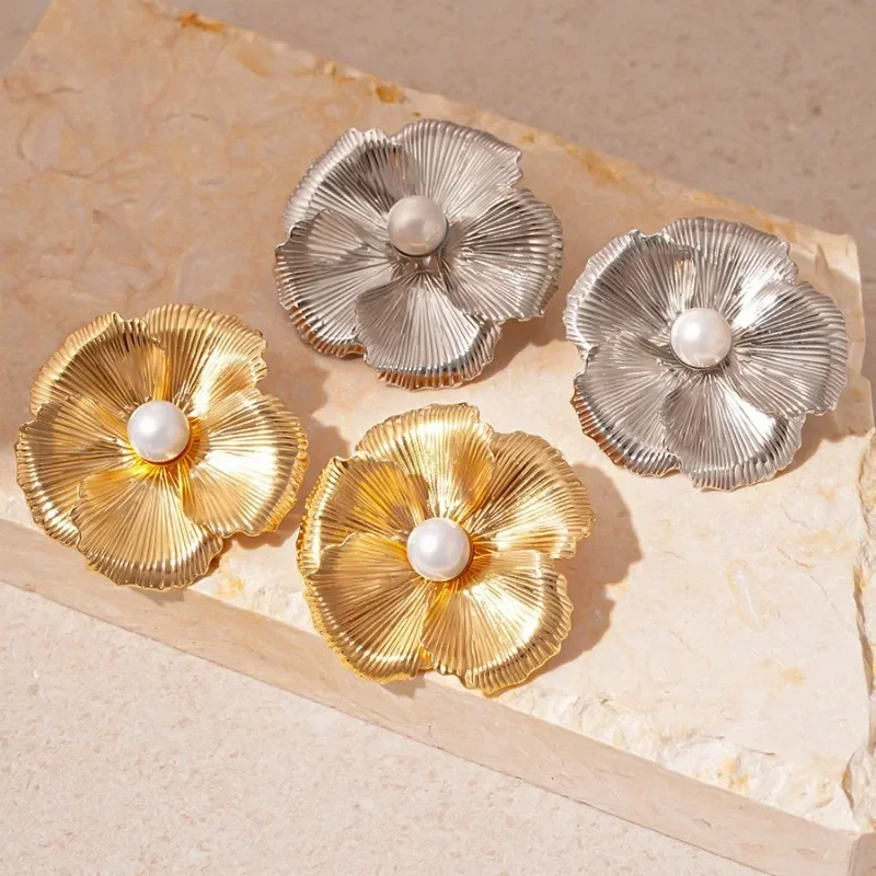 Женские серьги-гвоздики с жемчугом