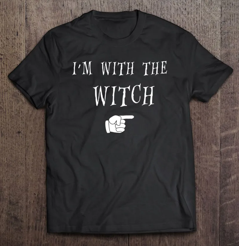 

Мужской костюм на Хэллоуин для пар, мужские футболки «Im With The Witch», простая футболка, Мужская футболка оверсайз, футболка с принтом в Корейско...