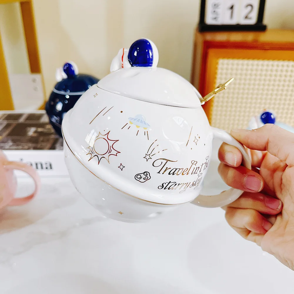 

Кружка Ins cosmic star с астронавтом и звездами, керамическая чашка, кружка, кружка для воды, креативные милые Мультяшные подарочные чашки, забавны...