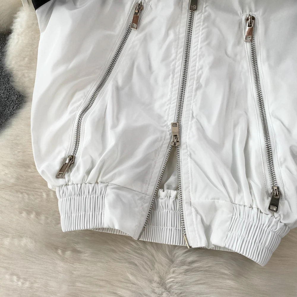 Куртка женская короткая в полоску на молнии с отложным воротником