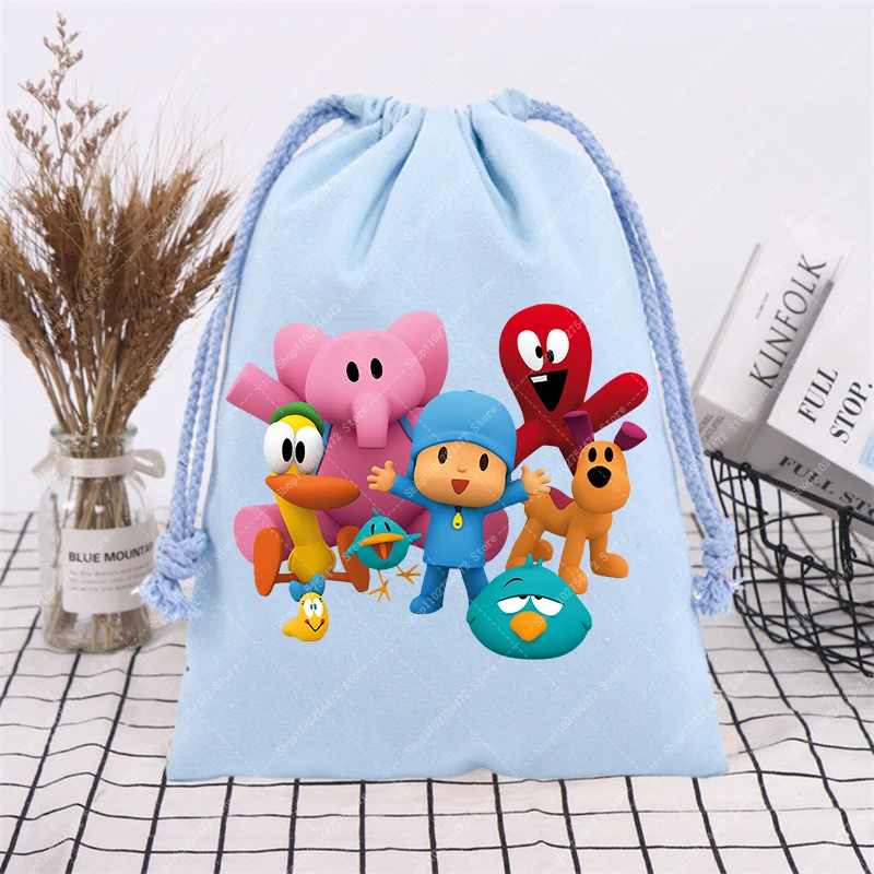 Фото Детская сумка-мешок с мультяшным принтом Pocoyo, хлопковая, на шнурке, для мальчиков и девочек, модная повседневная сумка для хранения, подарок 2026 №1
